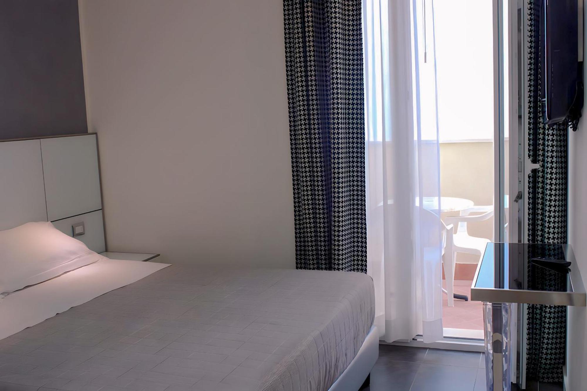 Atmosphere Suite Hotel Ріміні Екстер'єр фото